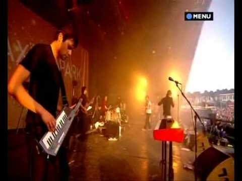 08 Apply Some Pressure (Maxïmo Park Glastonbury 2009)