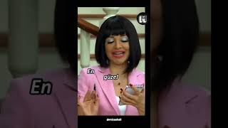 Aynen Kadınlar Hiç Komik Değil