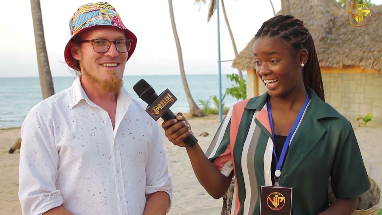 MZUNGU WA AJABU ANAYE CHEZA NA NYANGUMI MKOANI MTWARA