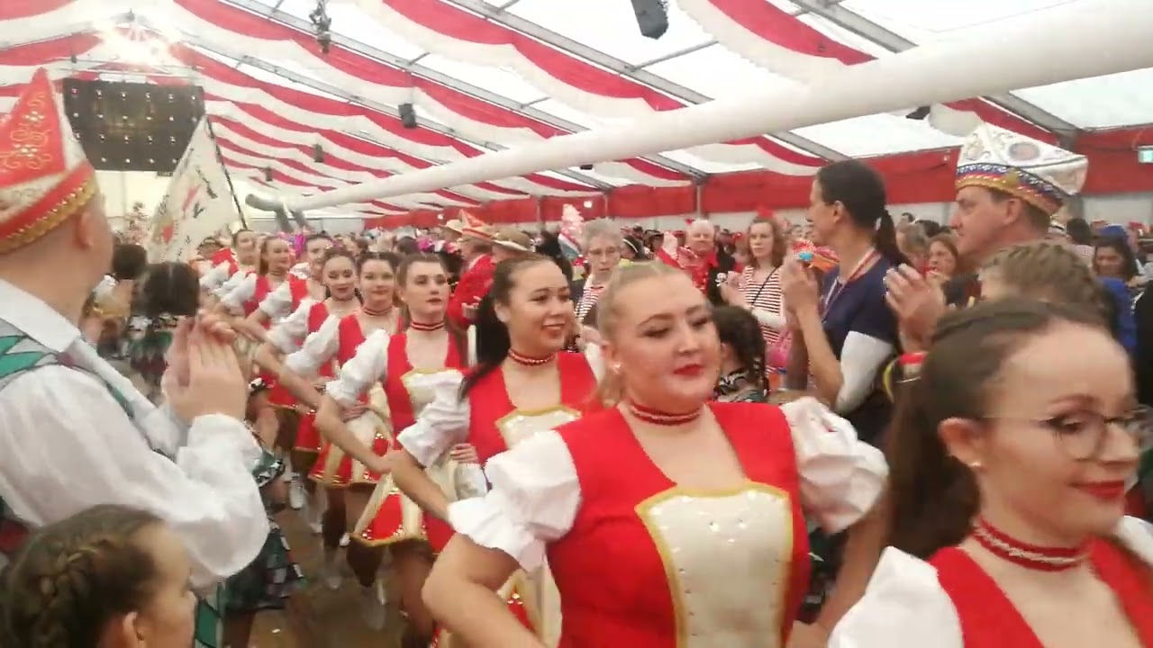 Einmarsch der Funken Rot-Weiß Hürth-Gleuel zur 2. Volkssitzung der K.G. Alt-Köllen