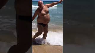 Gino daddy bear at The beach. Gino daddy bear nella spiaggia.