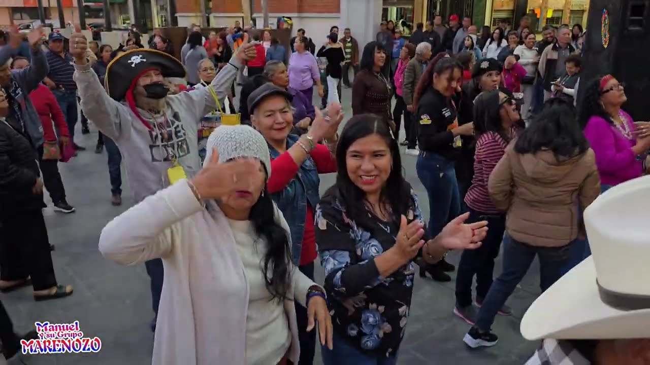 MANUEL y su grupo marenoso cantando en vivo.no me pegues no y un rico mambo.plaza hijas de tampico🇲🇽