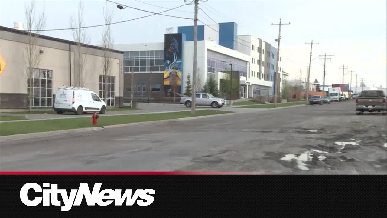 Man missing in Calgary wanted on Canada-wide warrants - YouTube