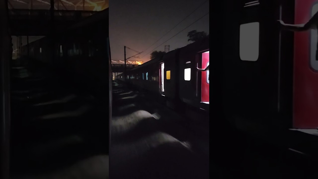 20805 Andhra Pradesh Express parallelly running with 12405 Gondwana Express