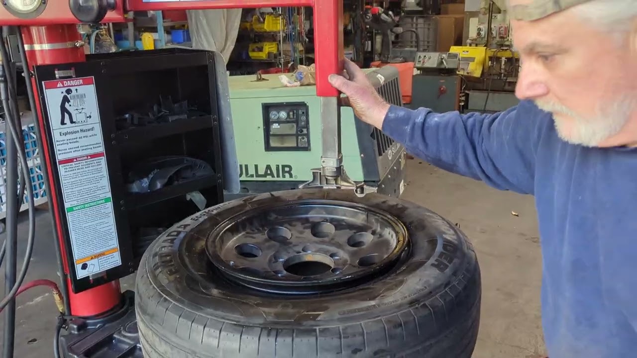 Coats 70X-AH-3 Air Operated 6" to 24" Rim Clamp Tire Changer Machine Swing Arm