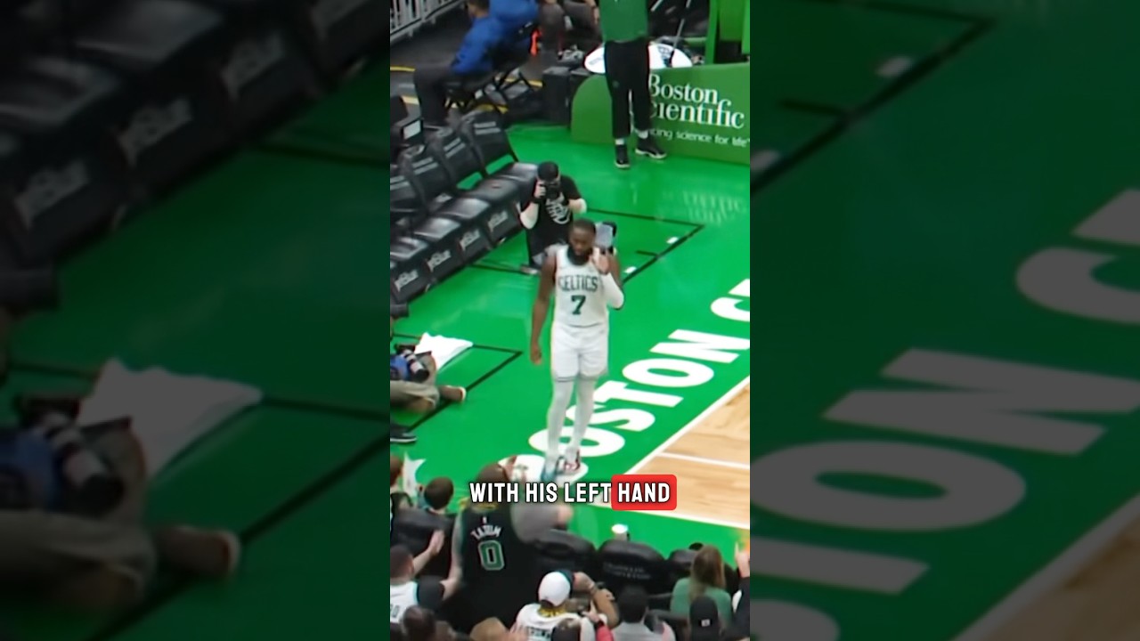 Джейлен Браун использует левую руку для всего! 