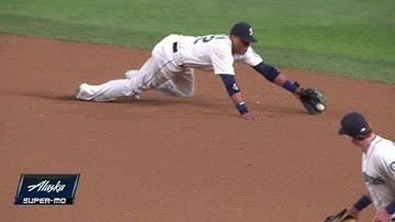 BOS@SEA: Cano robs Pedroia with great diving stop