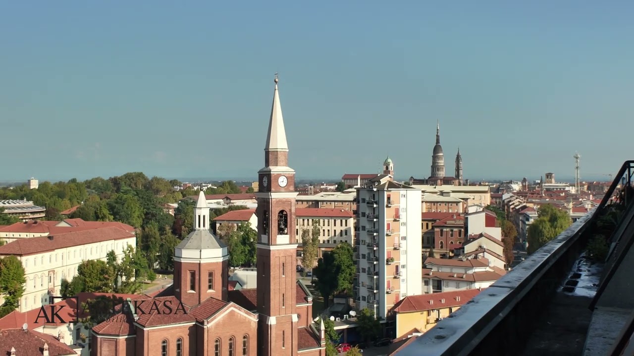 NOVARA, PORTA MORTARA - Attico e superattico panoramico in vendita