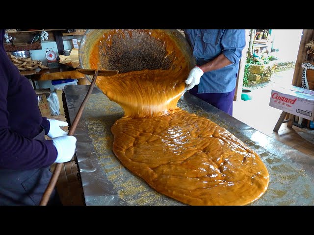 Traditional Brown Sugar Making in Taiwan / 黑糖製作技能 - Taiwanese Traditional Food class=