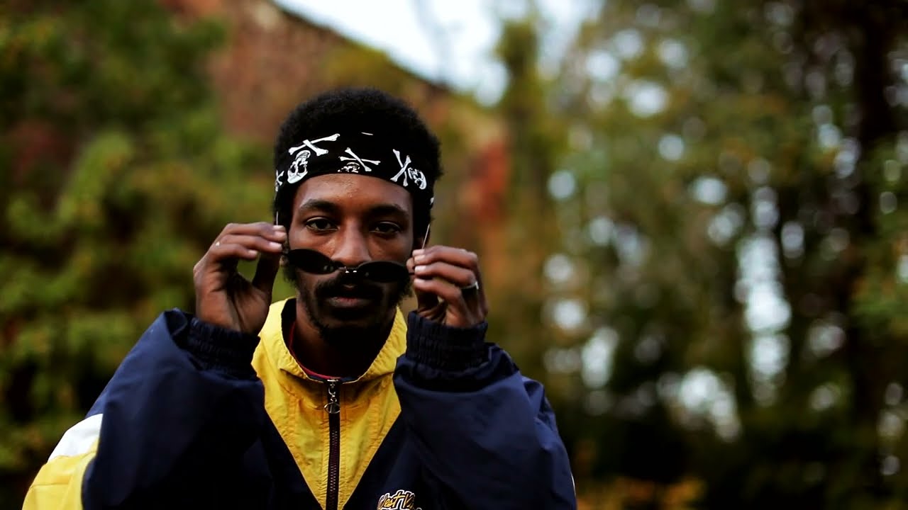 Shark Breach | Lunch-N - Directed by dj270