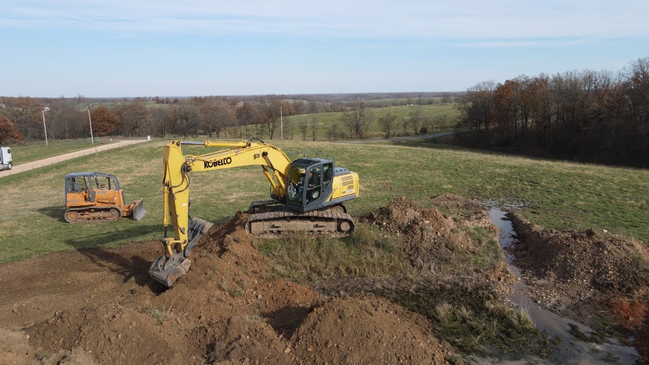 Filling In An Old Farm Pond With The 210 And 850!!