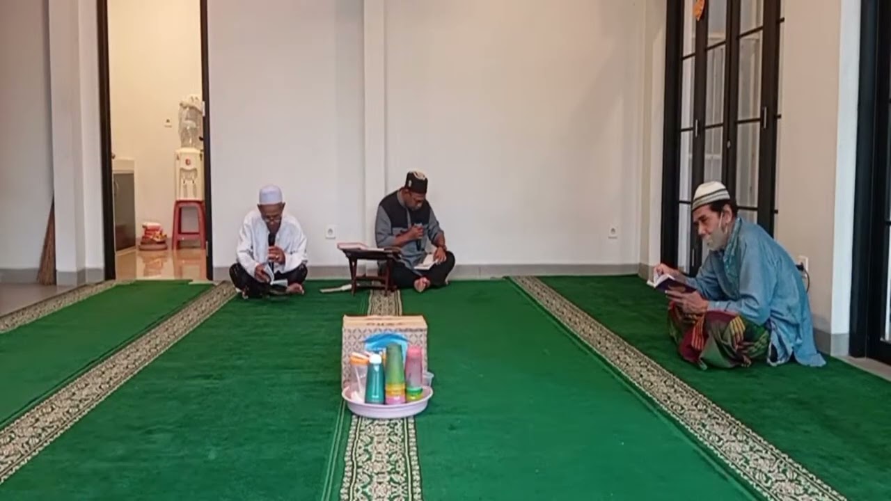 Sorotan 9.45 - 14.45 dari Mushola Nurul Islam sedang live sekarang!