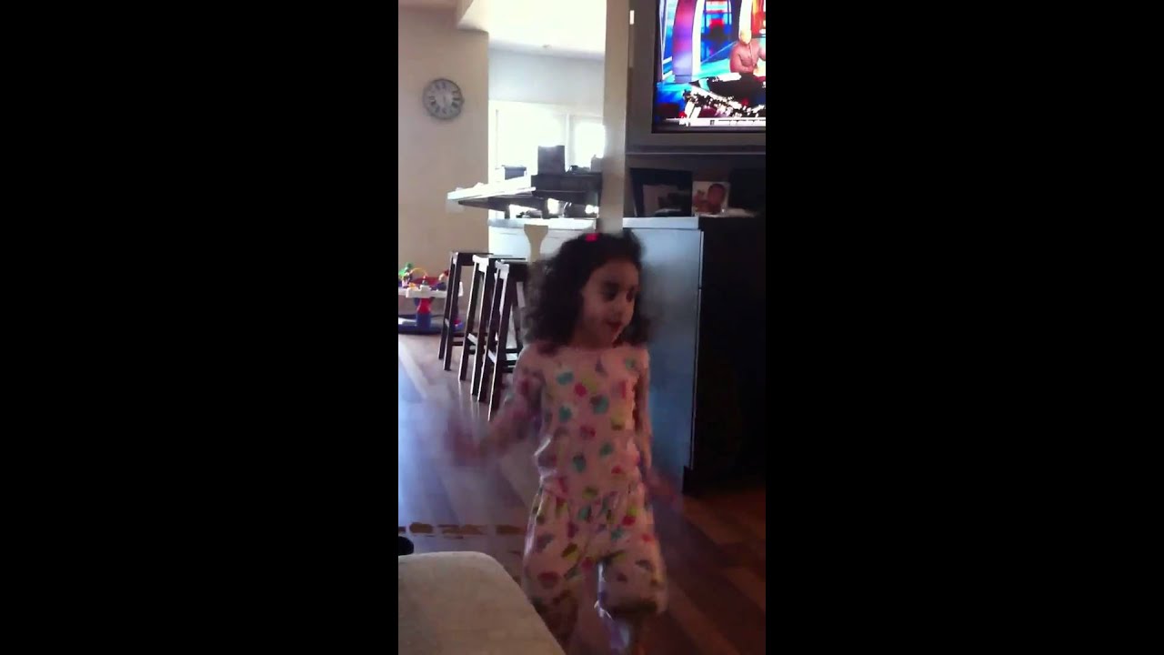 Ava sings Rudolph camera iphone 8 plus apk