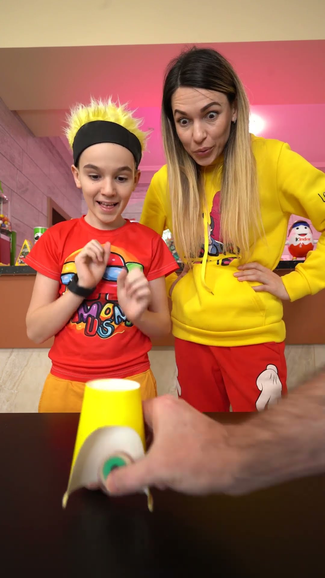 How many gummy eyes are there in the video?