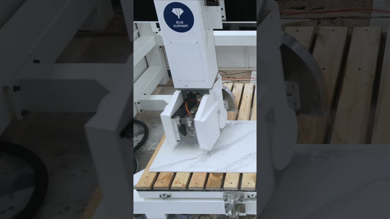 Five axis bridge cutting saw, suitable for quartz stone, marble, processing precision.