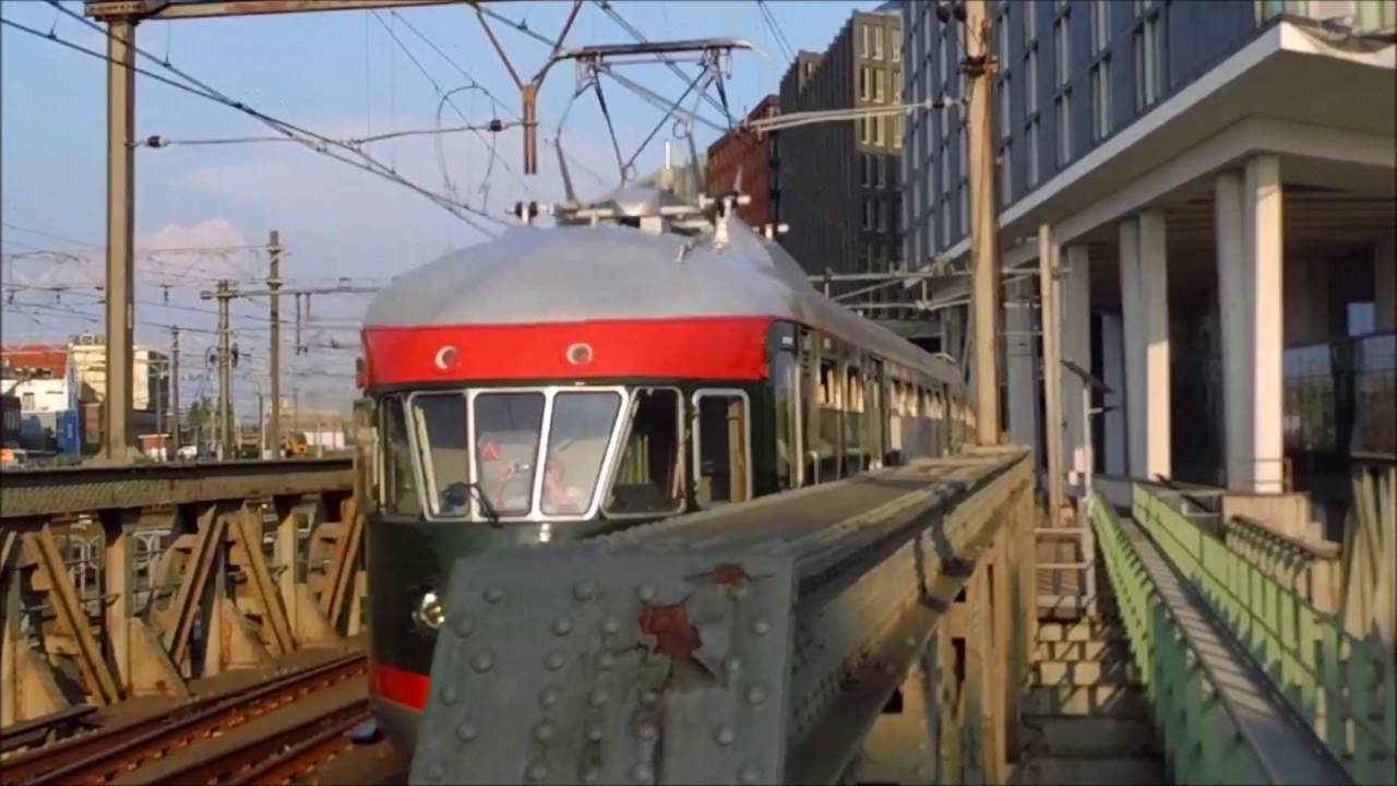 Mat '46 273 Muizeneus vertrekt van Amsterdam Centraal!