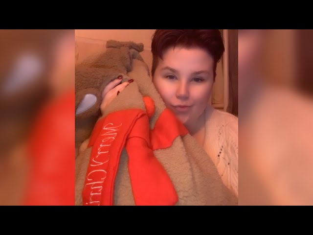 VLOGMAS DAY 24 - Christmas Eve Stockings & Last Minute Decs