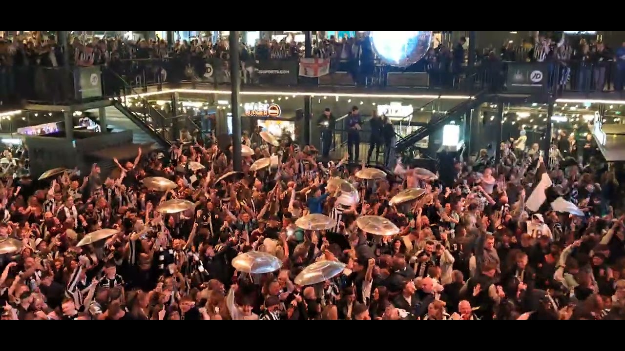 AMAZING SCENES in the STACK as Alexander Isak scores for Newcastle United in the Carabao Cup Final