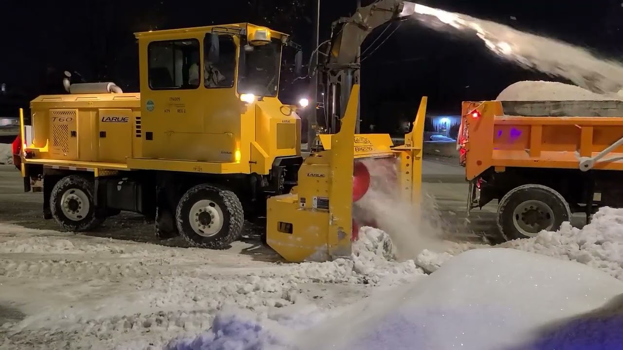 GIANT SNOWBLOWER clearing city streets