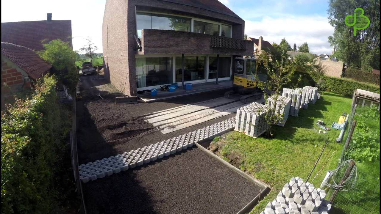 Jan Belaen: aanleg oprit in betonnen grastegels op lava substraat