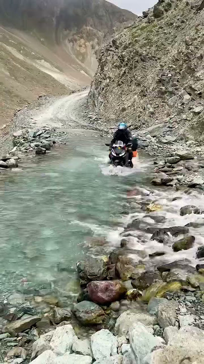 Dangerous water crossing at spiti valley 2