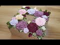 Декор коробки цветами из атласных лент