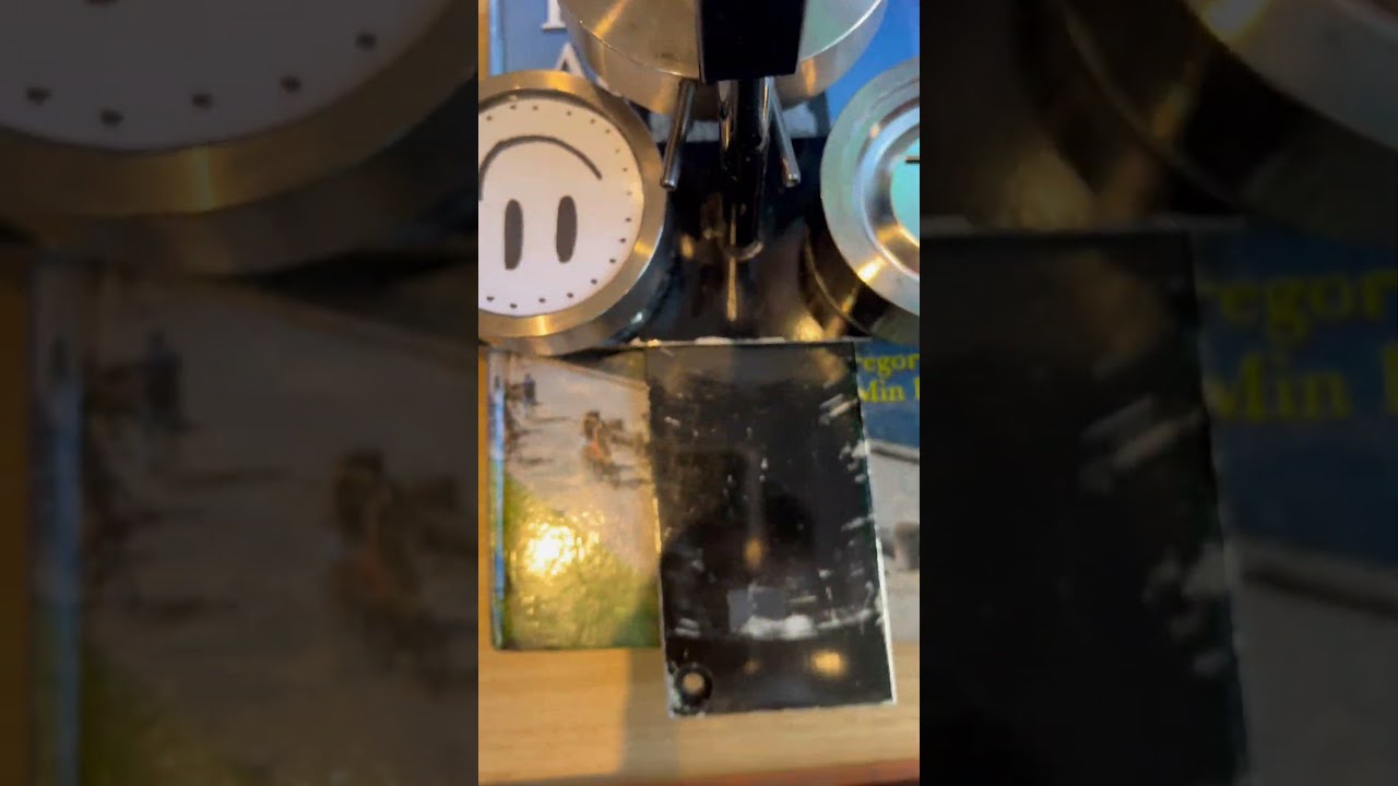 teaching people how to make pinback buttons ⚙️😁 