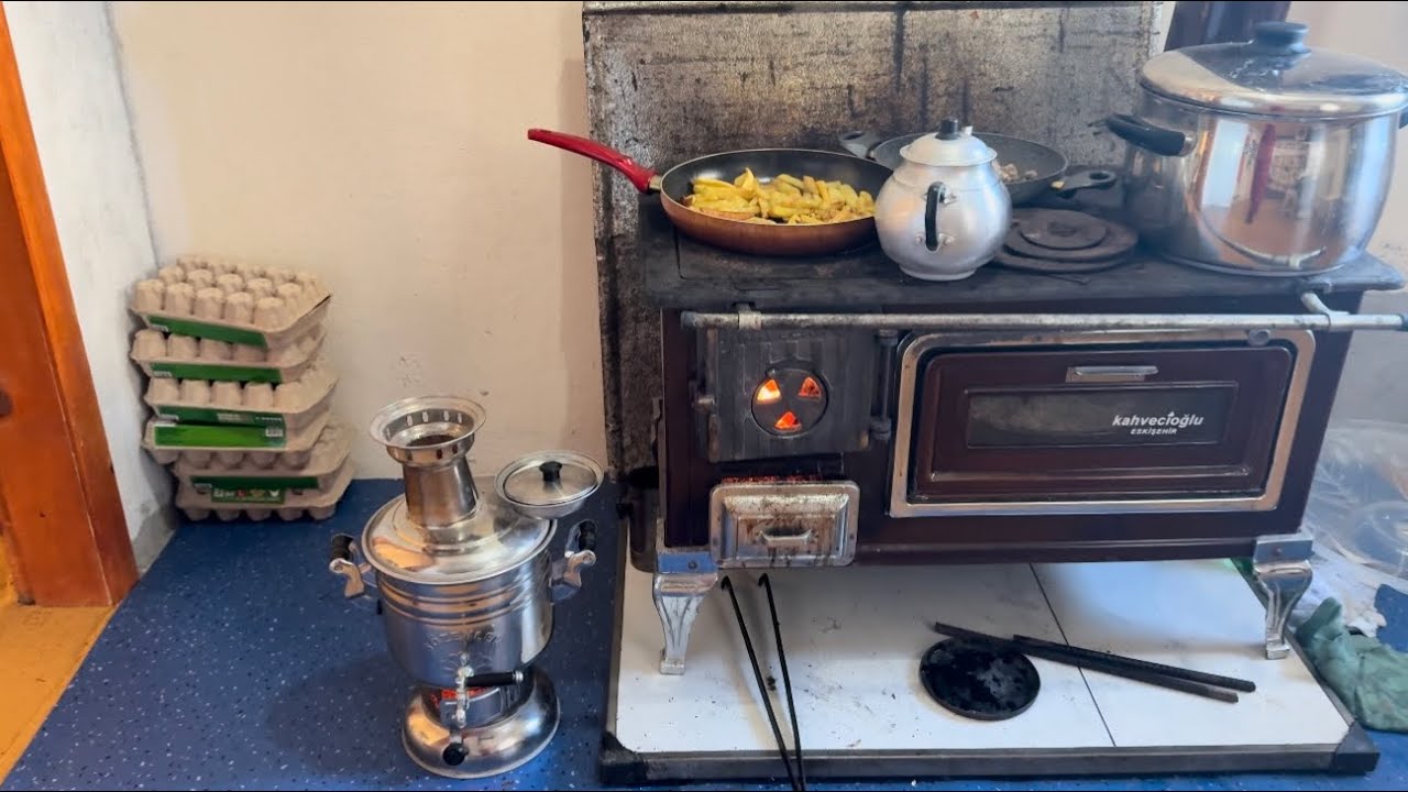 Köy hayatında sabahtan akşama bir gün köy kahvaltısı komşularla komşuya akşam yemeği ￼