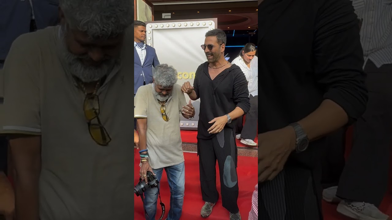 #akshaykumar celebrates his #birthday with his #fans and #paps #shorts