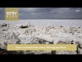 Giant ice blocks flow along Heilongjiang River
