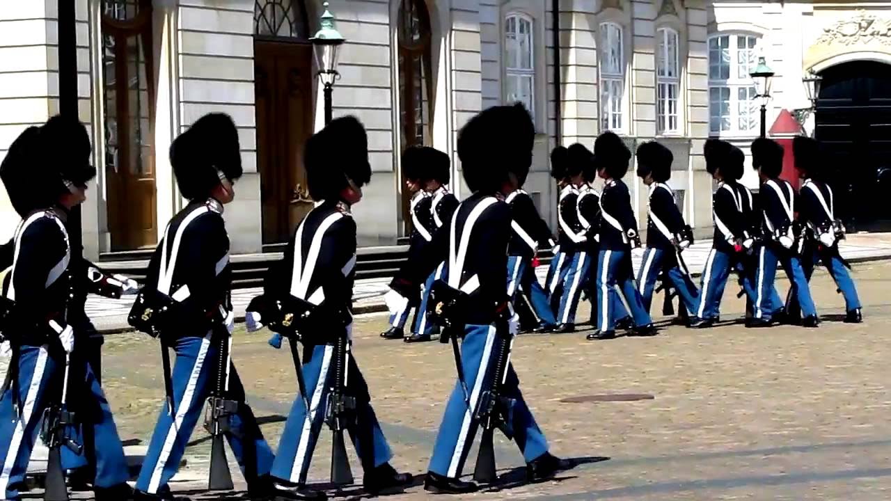 Vagtskifte på Amalienborg Slot, København