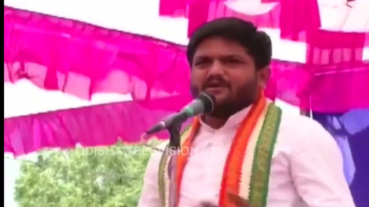 Hardik Patel Slapped! Common Man Slapping Politicians