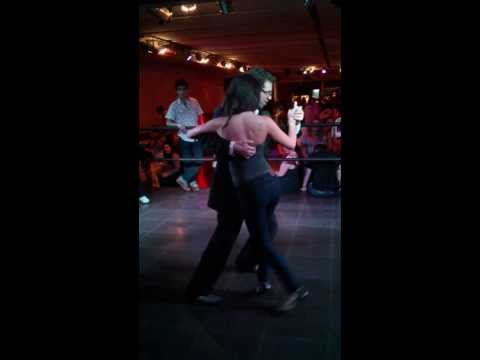 VOLEO BAJO BARRIDA CLASE TANGO PRINCIPIANTES BUENOS AIRES MILONGAS ANAHI POSE MARTÍN GUTIÉRREZ