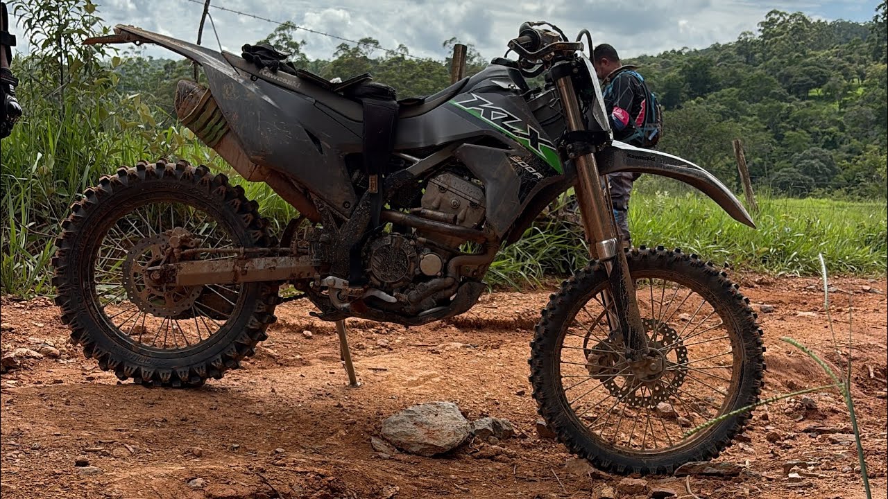 KLX300R no chão! Tombo forte na trilha e a lição que ficou! 🔥🔥