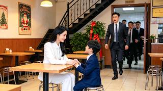 CEO’s son rejected 100 beauties, yet called a stranger eating fried chicken mom and doted on her.