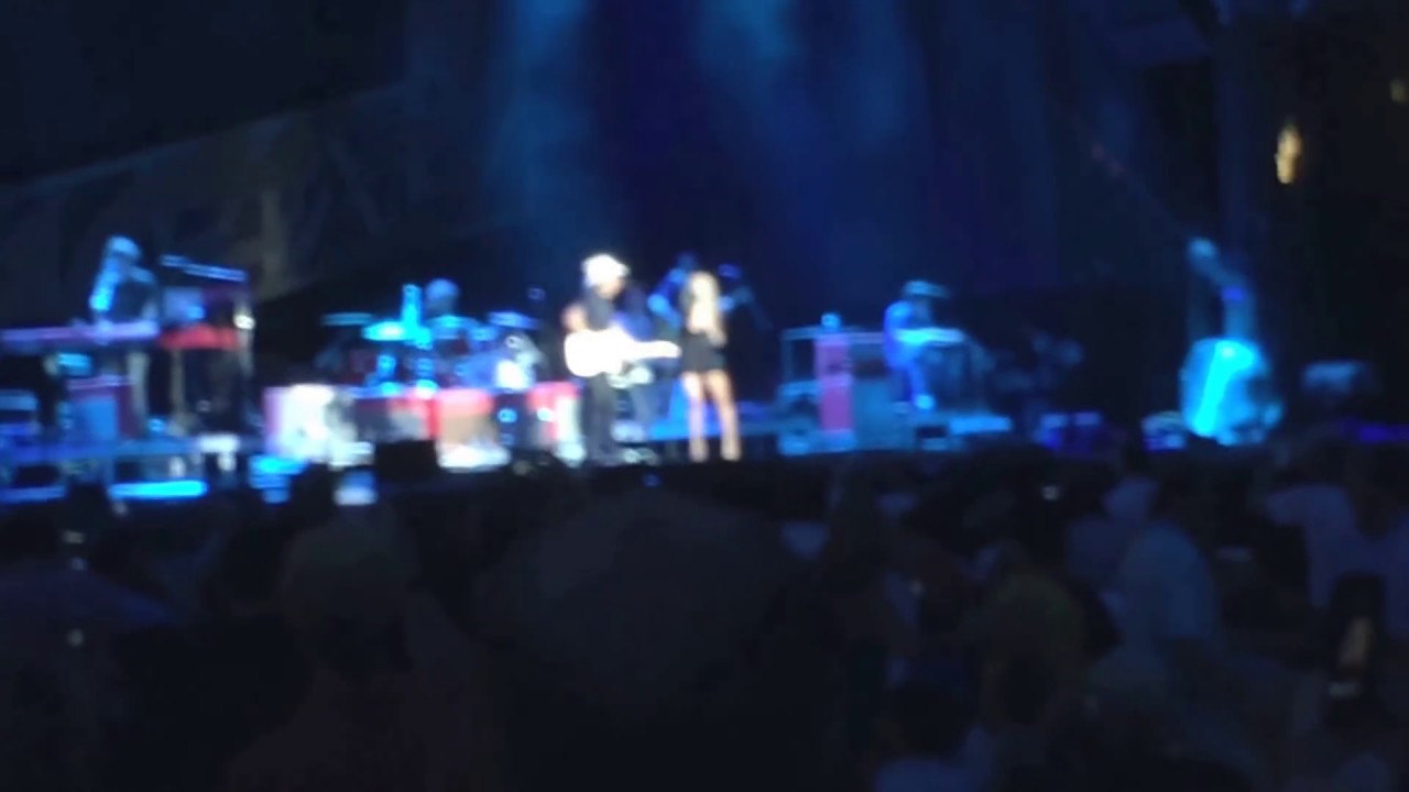 No hologram - the Carrie Underwood joins Brad Paisley LIVE on stage in Nashville