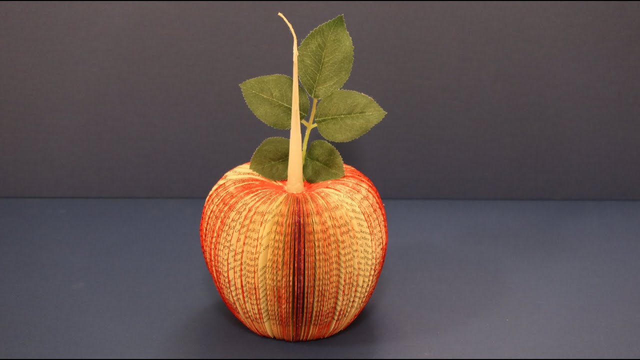 Apfel basteln aus Buch mit Kerze