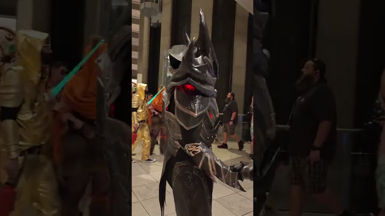 Daedric armor Skyrim Cosplay . Dragoncon