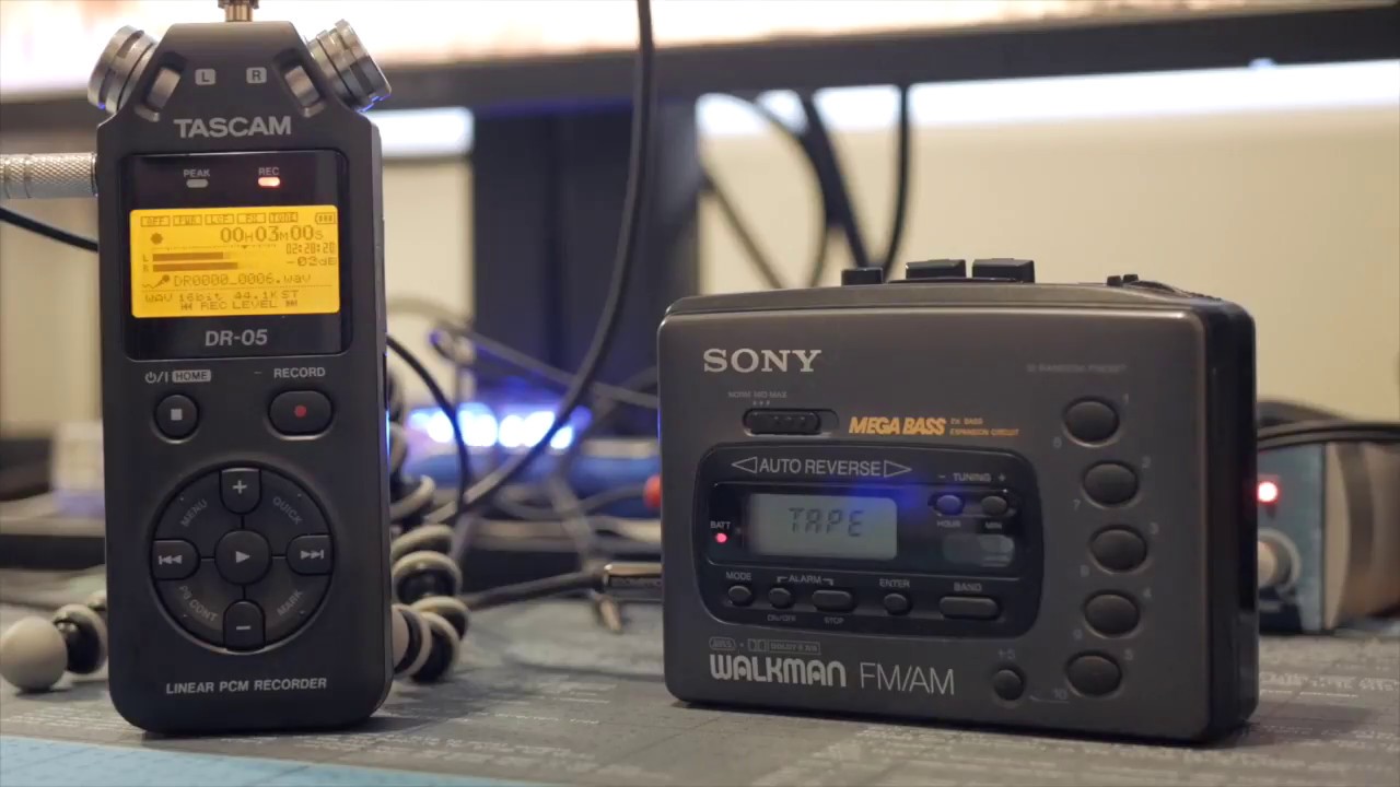 Lot Vintage Sony : 2 PS1 + Manettes/accessoires + Walkman WM-FX455 (état Inconnu)