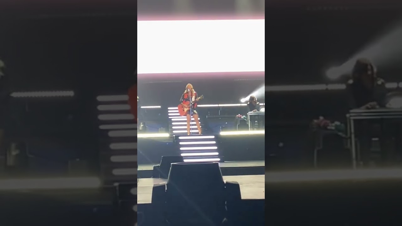 Miranda Lambert White Liar 10-7-22 Planet Hollywood Velvet Rodeo Residency