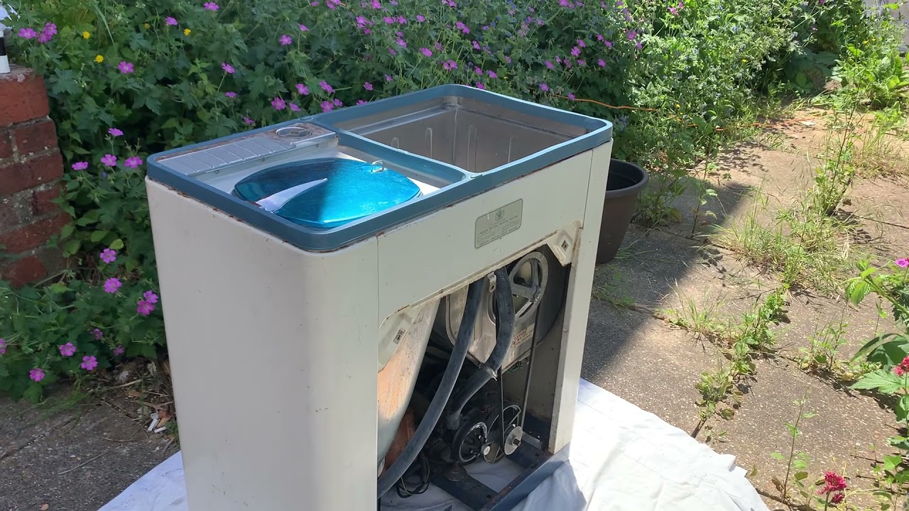 Hoovermatic 3174 Twin Tub Vintage Washing Machine (1958) - Running the ...