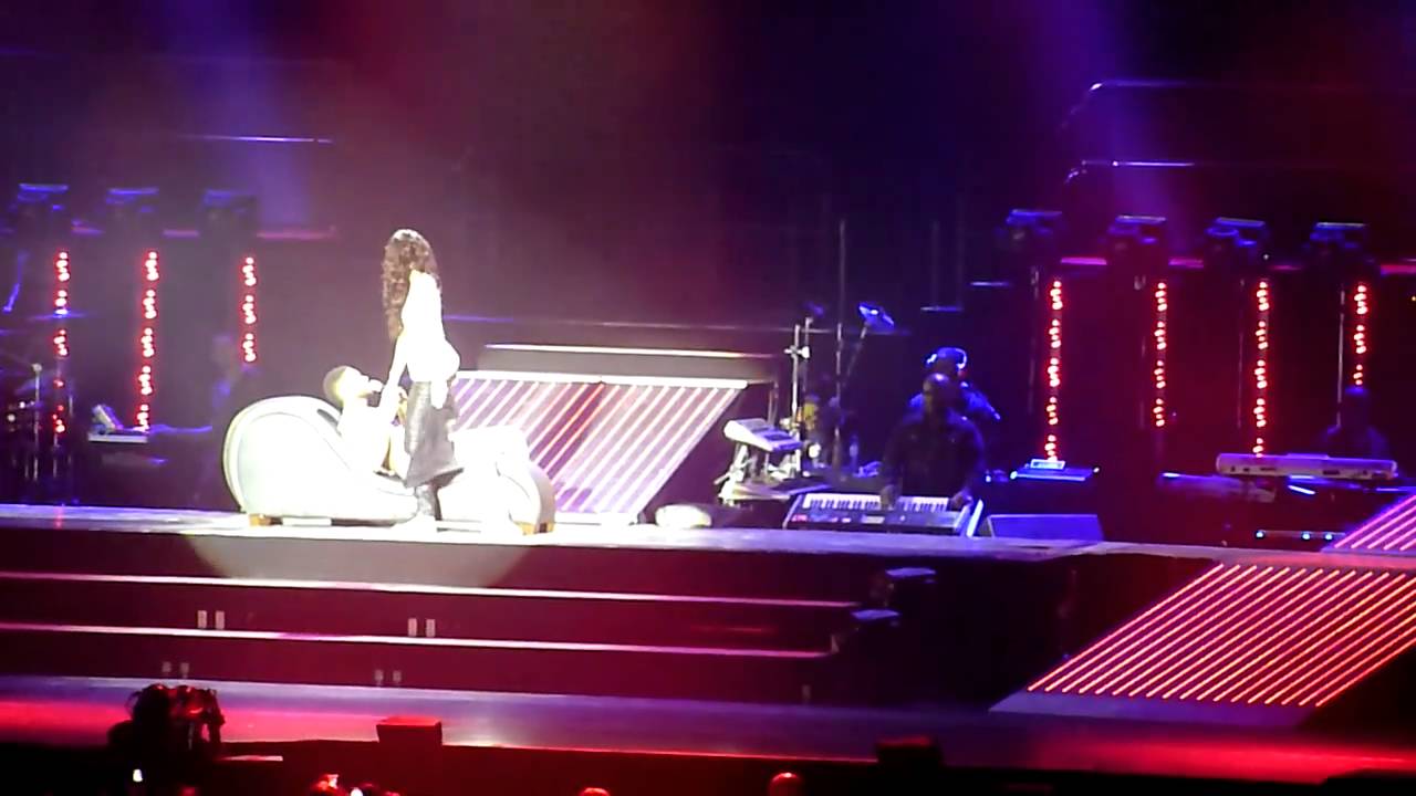 Usher trading place live with a FAN @ HOLLAND AHOY ROTTERDAM