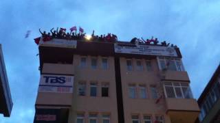 Ateşe Verdi̇ler