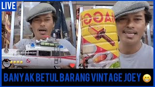 Joey live sambil keluarkan barang barang vintage 😁