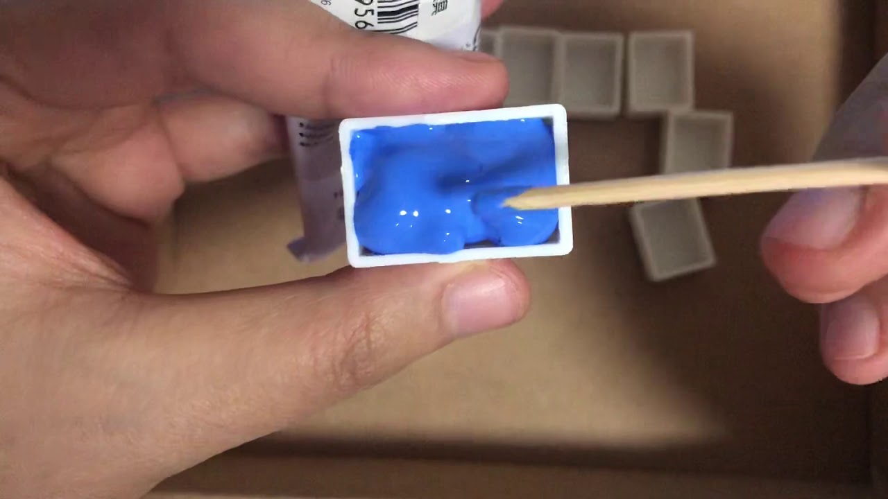 Unboxing-Holbein’s Verditer Blue and a watercolor towel.