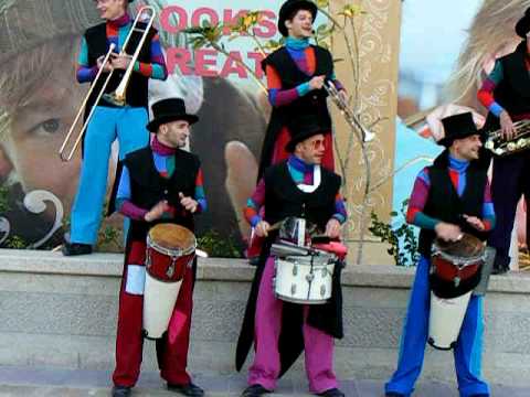 Comparsa Bataola-conga fanfare cubaine 2 2008 - YouTube