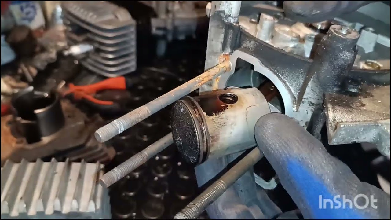 Apriamo il motore di un Gilera cba. Piaggio ciao, si, bravo e boxer 