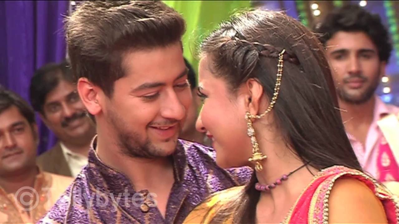 Chakor and Vivian's Romantic dance for Suraj-Tina's sangeet in Udaan