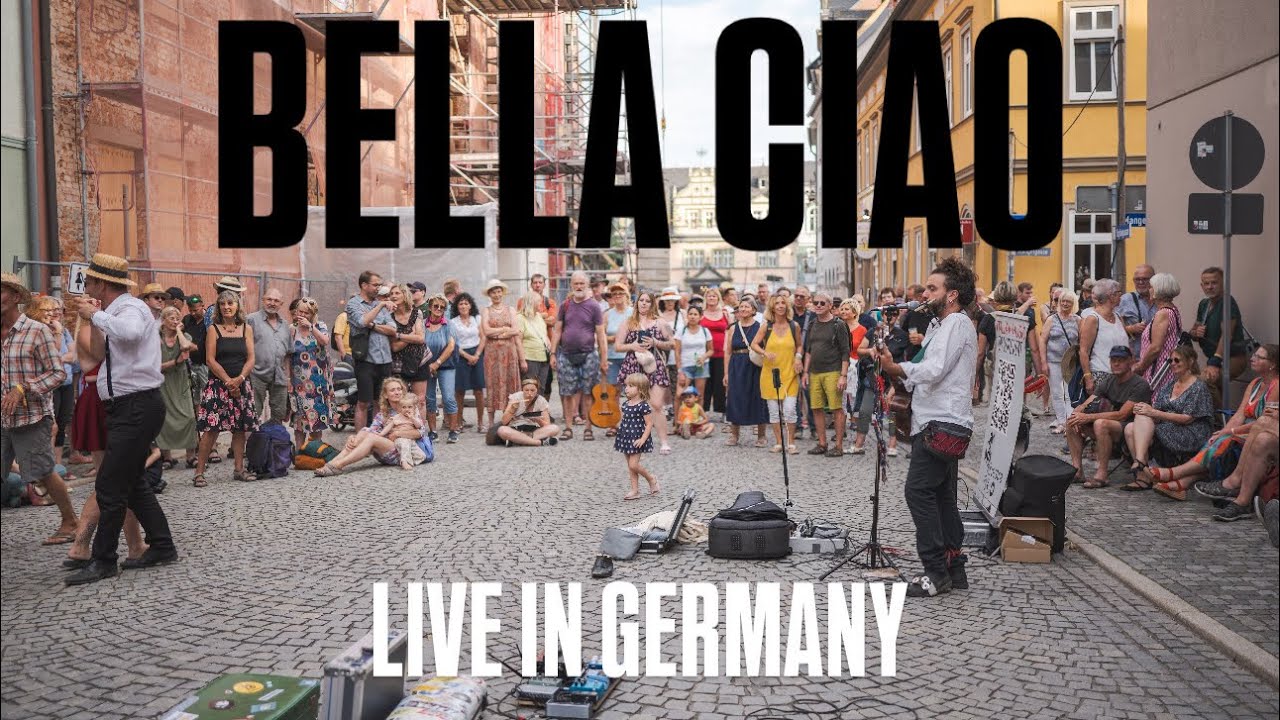 Cantando “Bella ciao” per strada: coppia si scatena in una danza magica!