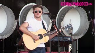 Niall Horan From One Direction Sound Checks Before His Performance On Jimmy Kimmel Live!